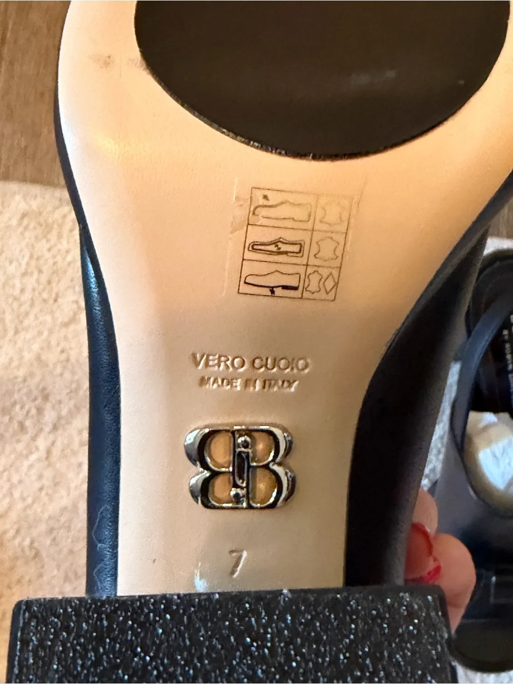 New Beautiisoles Black Chunky Heel Size 7